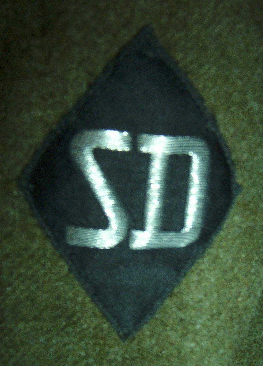 Grønn uniformsjakke. Replika. Distinksjoner for oversersjant i SS/SD Sicherheitsdienst.