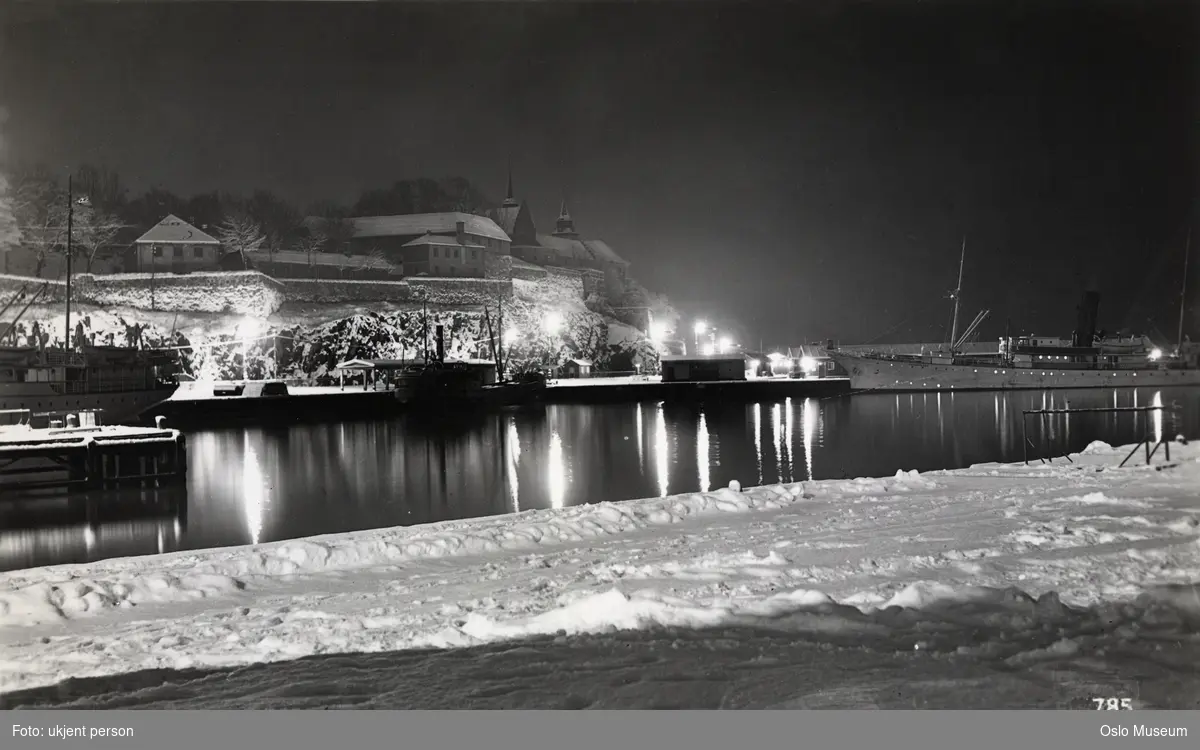 havn, fjord, dampskip, Akershus festning, nattemørke, snø