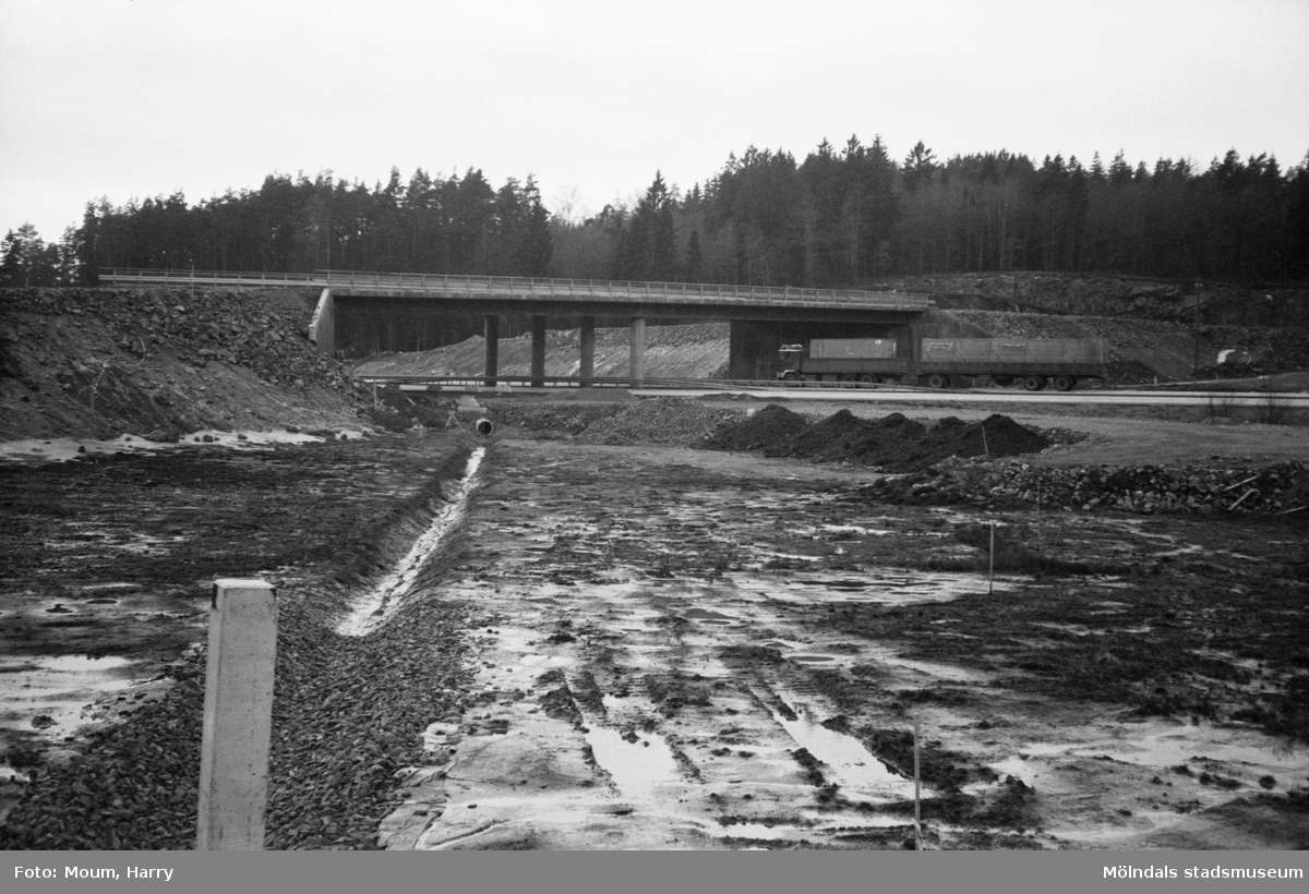 Byggandet av Torrekullamotet i Kållered, år 1983.

För mer information om bilden se under tilläggsinformation.