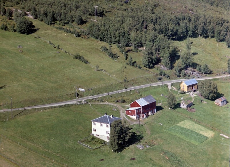Bolighus. Gårdsbruk. Her bodde Eline og Kristoffer Sørensen.