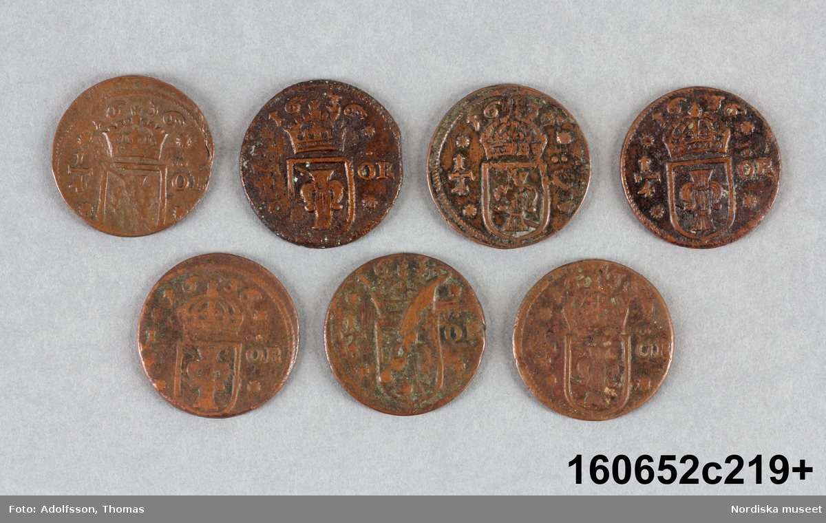 Sju likadana mynt. Tillverkade i Nyköping eller Säter.