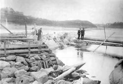 Fra utbygging av Hafslund kraftstasjon, Skjeberg, 1899.
Pås