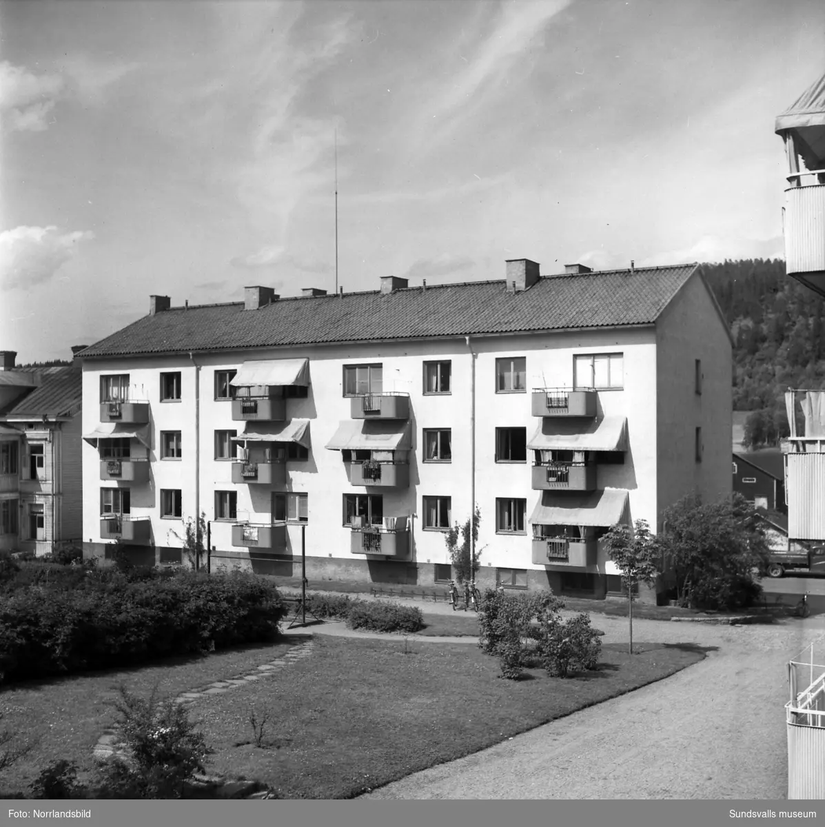 Exteriörbilder på flerfamiljshus i kvarteret Vinkeln på Västermalm. Storgatan, Väderkvarnsbacken, Grönborgsgatan.