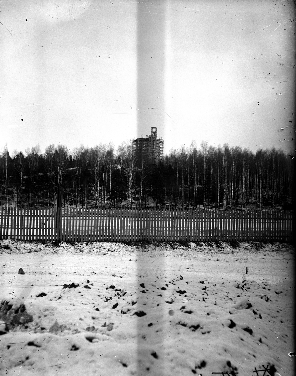 Vattentornet under byggnad . Fotograf: KJ Österberg eller E Sörman.