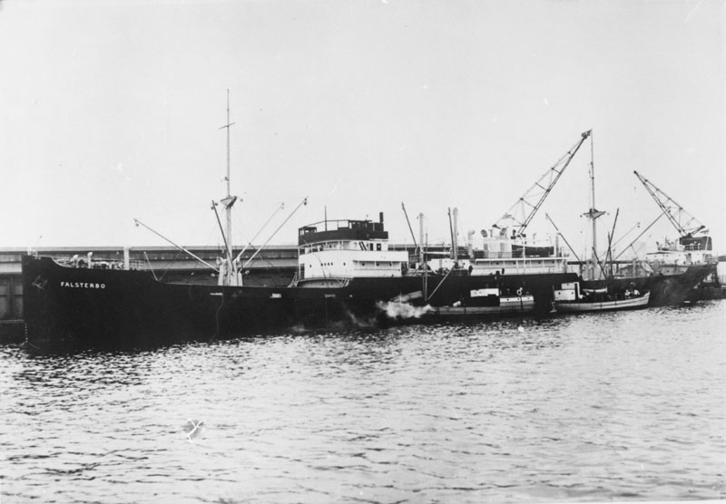 Lastångfartyget FALSTERBO i hamn.