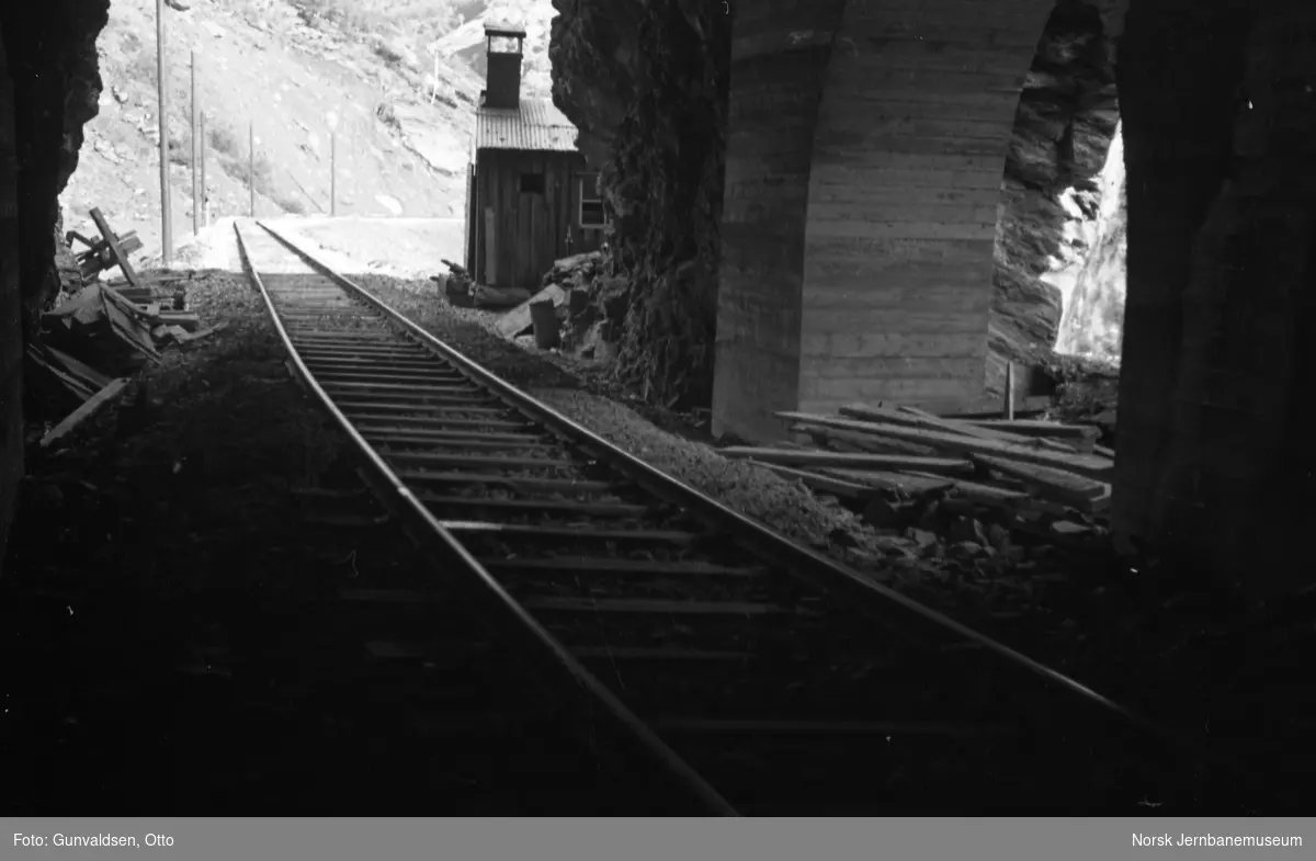 Flåmsbana - nylagt spor ved tunnel