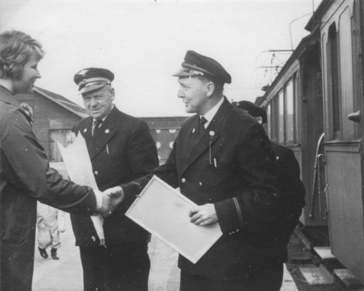 Gaveoverrekking i forbindelse med siste persontog på Thamshavnbanen 30.04.1963.
