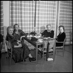 Fest for jubilantfruer, Herøyahuset. Fra kaffebordene.