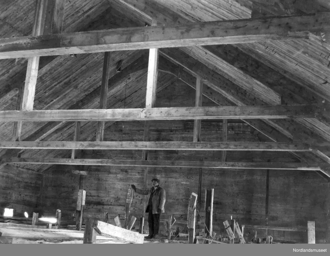 Glomfjord kraftverk.Takstoler i maskinsalen ved Kraftstasjonen i Fykan