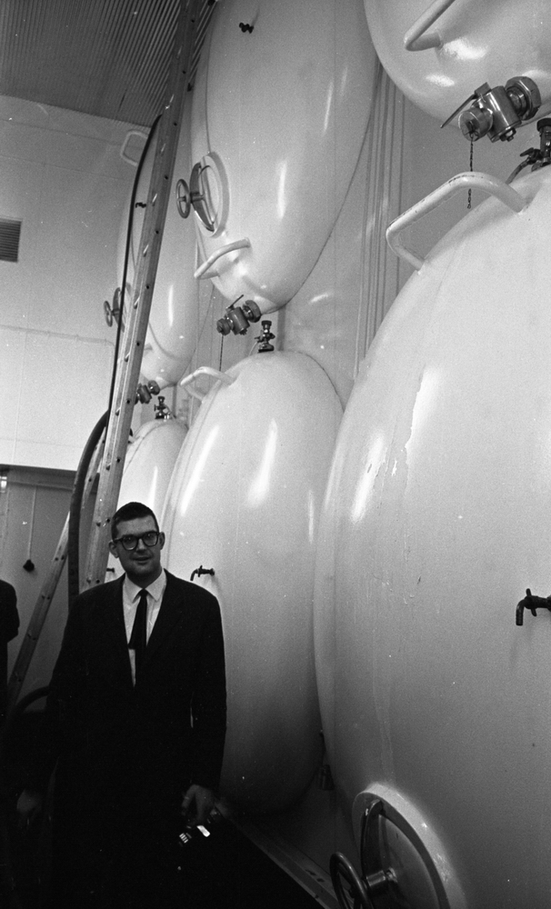 Kopparbergs bryggeri 1 18 februari 1967

En herre i mörk kostym, vit skjorta och svart slips står invid en vägg med stora vita tuber där dryck håller på att beredas i Kopparbergs bryggeri. Stegar syns i bakgrunden.




































































 













































































































































































 
































                                                                                                                                                                                                                                                                                                                                                                                                                                                                                                                                                                                                                                                                                                                                                                                                                                                                                                           























































































































                                                





















































































































































 
































                                                                                                                                                                                                                                                                                                                                                                                                                                                                                                                                                                                                                                                                                                                                                                                                                                                                                                           























































































































                                                


































































   










































 













































































































































































































 
































                                                                                                                                                                                                                                                                                                                                                                                                                                                                                                                                                                                                                                                                                                                                                                                                                                                                                                           