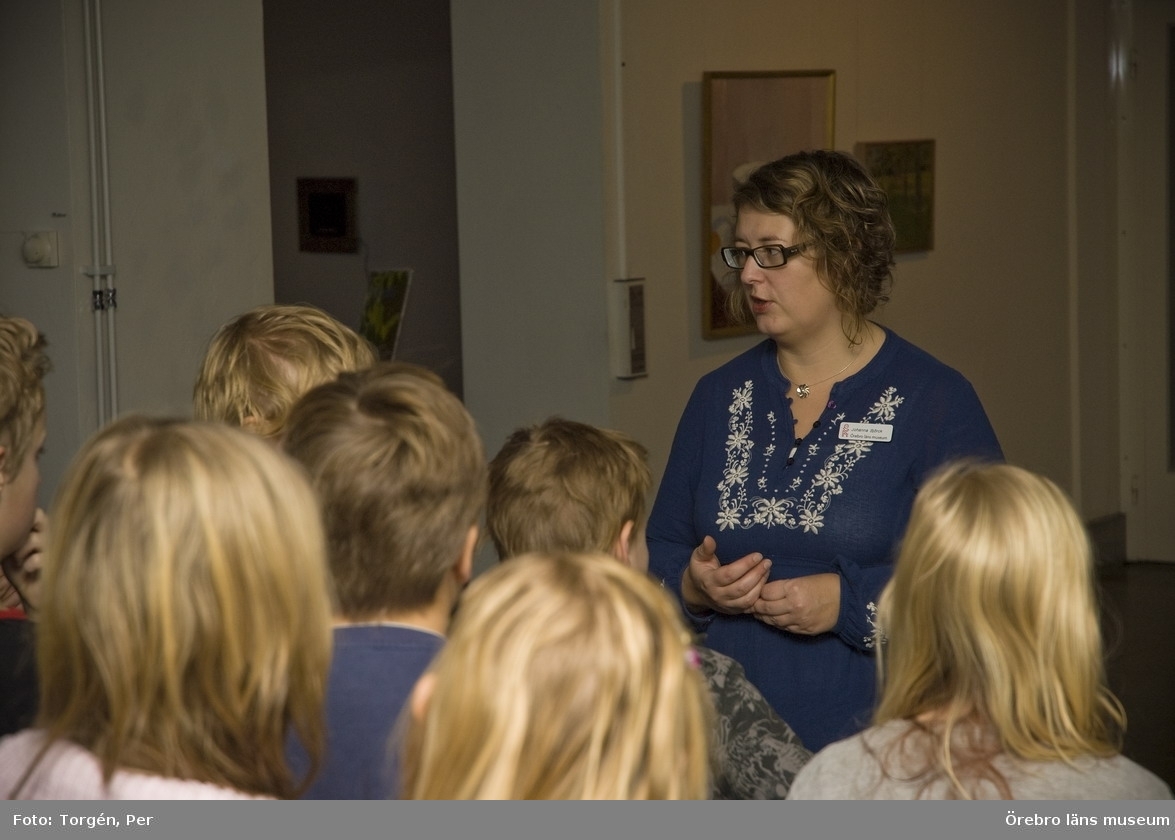 Julprogram (pedagogisk verksamhet) på Länsmuseet, 2007.
Johanna Björck tar emot en klass från Lillåns skola, Örebro.