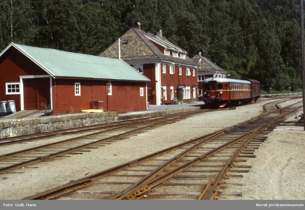 Rødberg stasjon med motorvogn BM 86.25