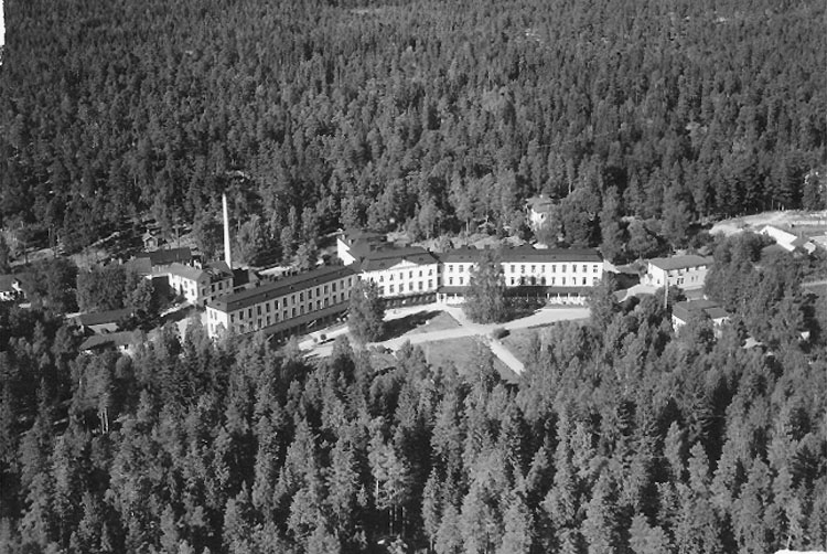 Flygfoto över Hålahults Sanatorium.
Bilden tagen för vykort.
Förlag: H. P. U. affären.