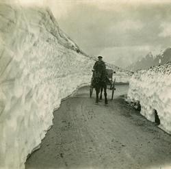 Slyngen nedenfor Tystigen over Strynefjellet juli 1923