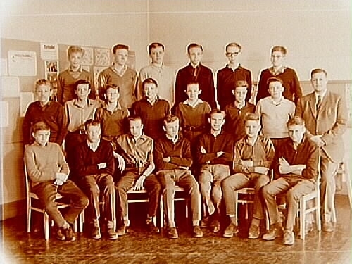Olaus Petriskolan, klassrumsinteriör, klass 8C, sal 9.
20 pojkar med lärare Gunnar Norlin.