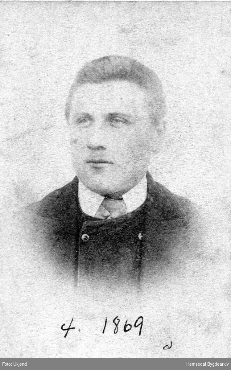 Ola O. Ålrust (1869-1960) dreiv mykje som fehandlar før han kjøpte Grøterud, 63.9