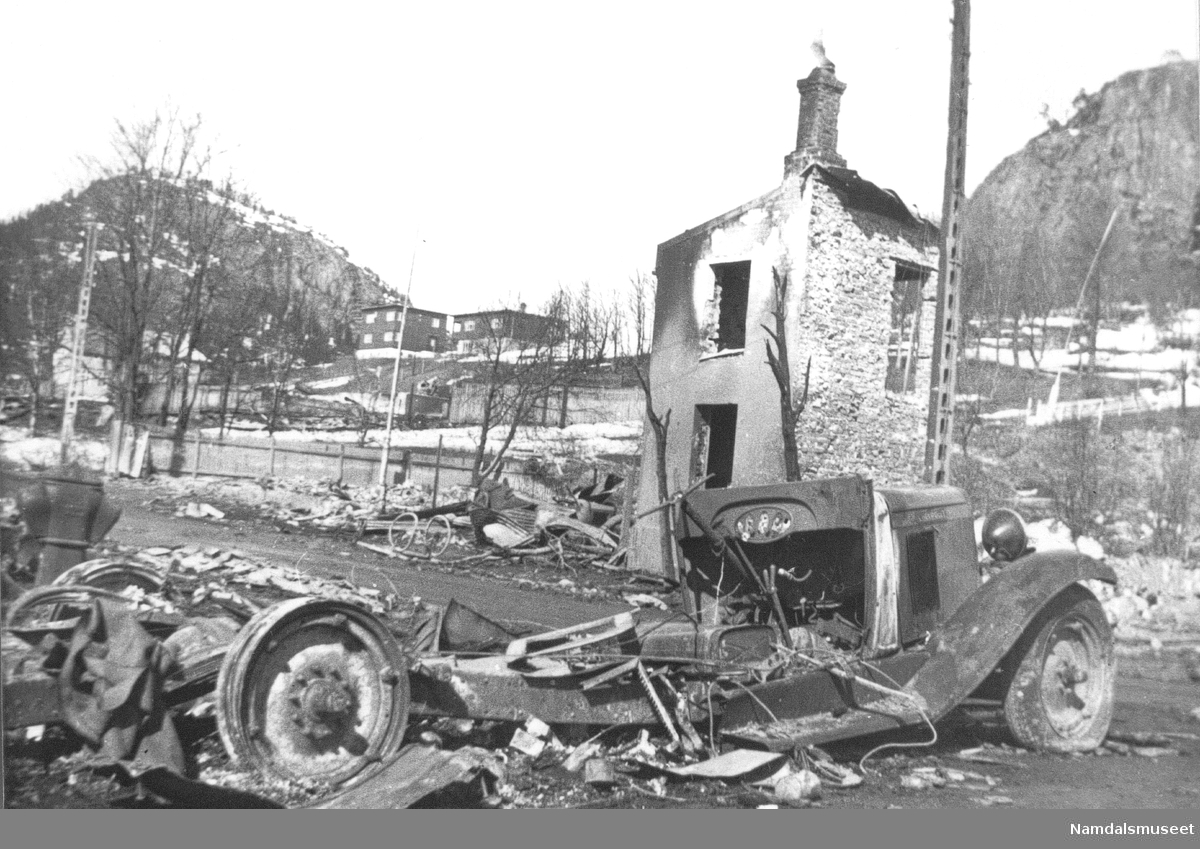 Namsos sentrum etter bombingen 20.4.1940