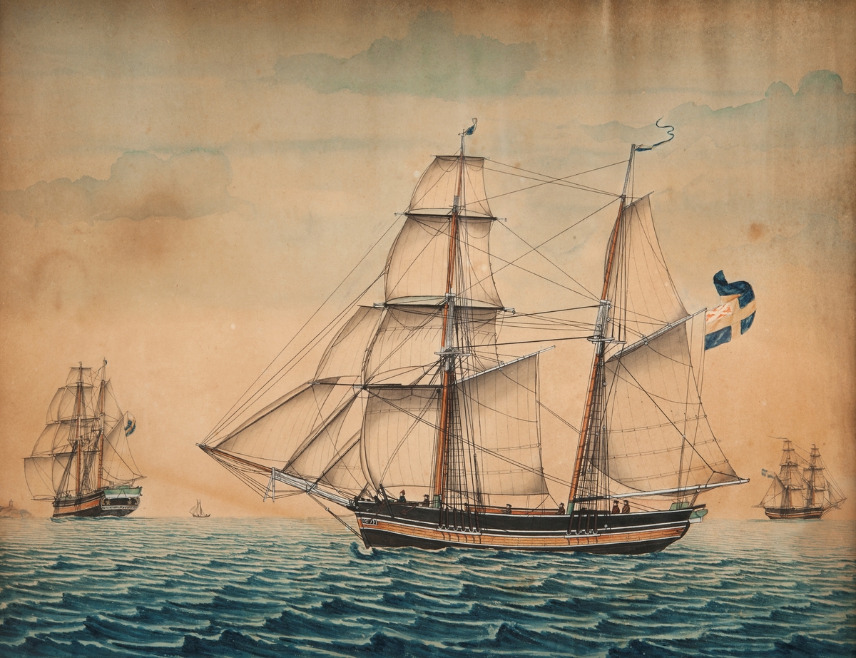 Fartyget ligger för babords halsar visande lovarts sida, förande alla segel, samt ett läsegel.
