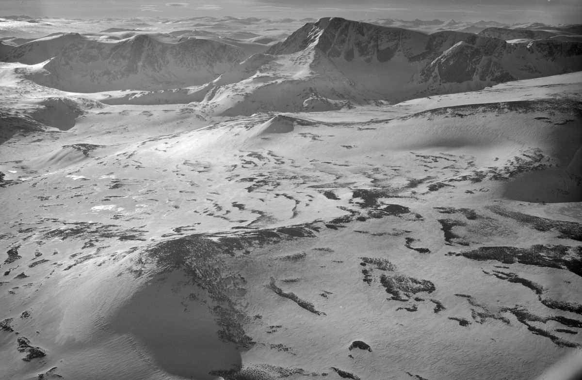 Svånåtindan, Dovre, 16.03.1953, fjellandskap med snø