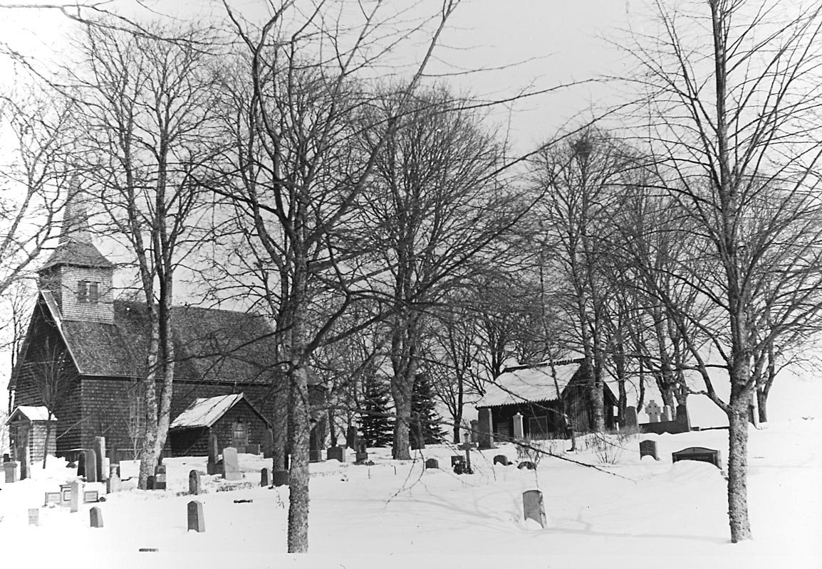 Älgarås kyrka, exteriör.
Vinterbild.
Mars 1945.