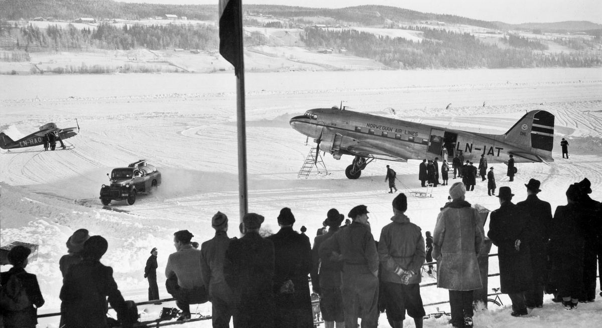 Repro: Rutefly på Mjøsisen v/Lillehammer. 