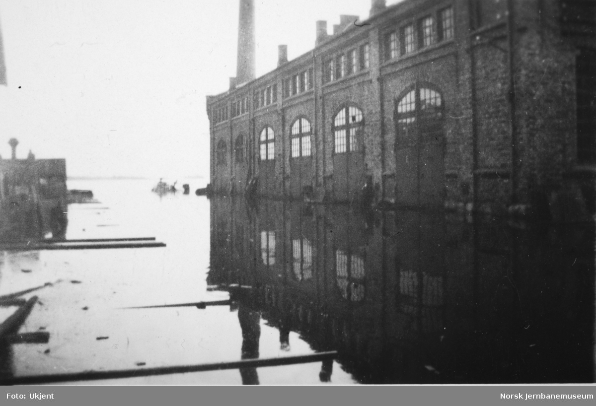 Flommen i 1927 : NSBs verksted Hamar