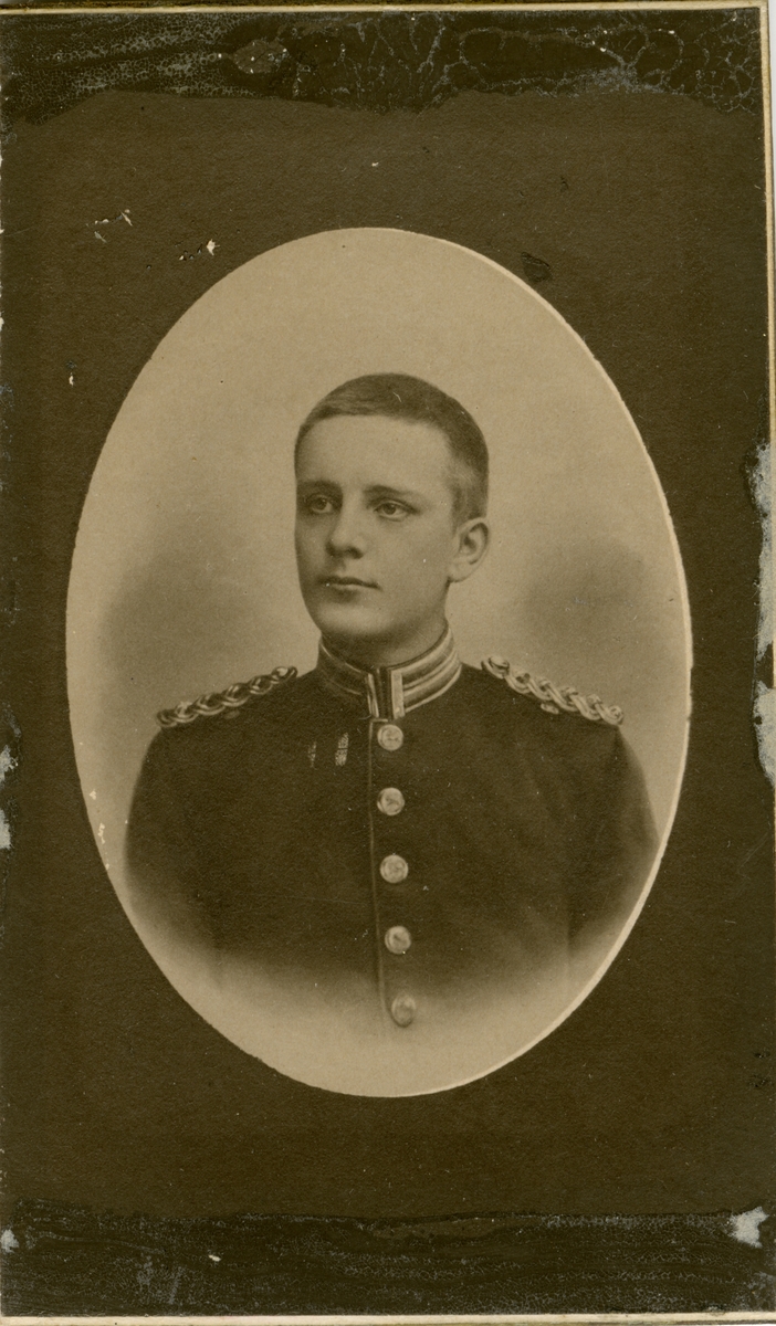 Porträtt av Karl Svante Axel Amnéus, officer vid Hälsinge regemente I 14.