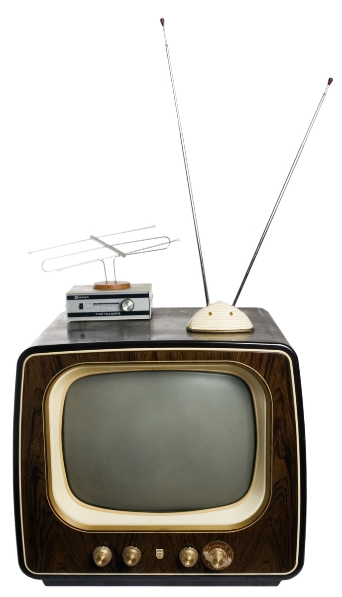Svart-vit TV-mottagare med tillhörande TV2-tillsats, spröt och dipolantenn.
Tillbehör: UHF-Converter Servex, två st. bordsantenner UHF respektive VHF. Måttangivelse utan antenner.