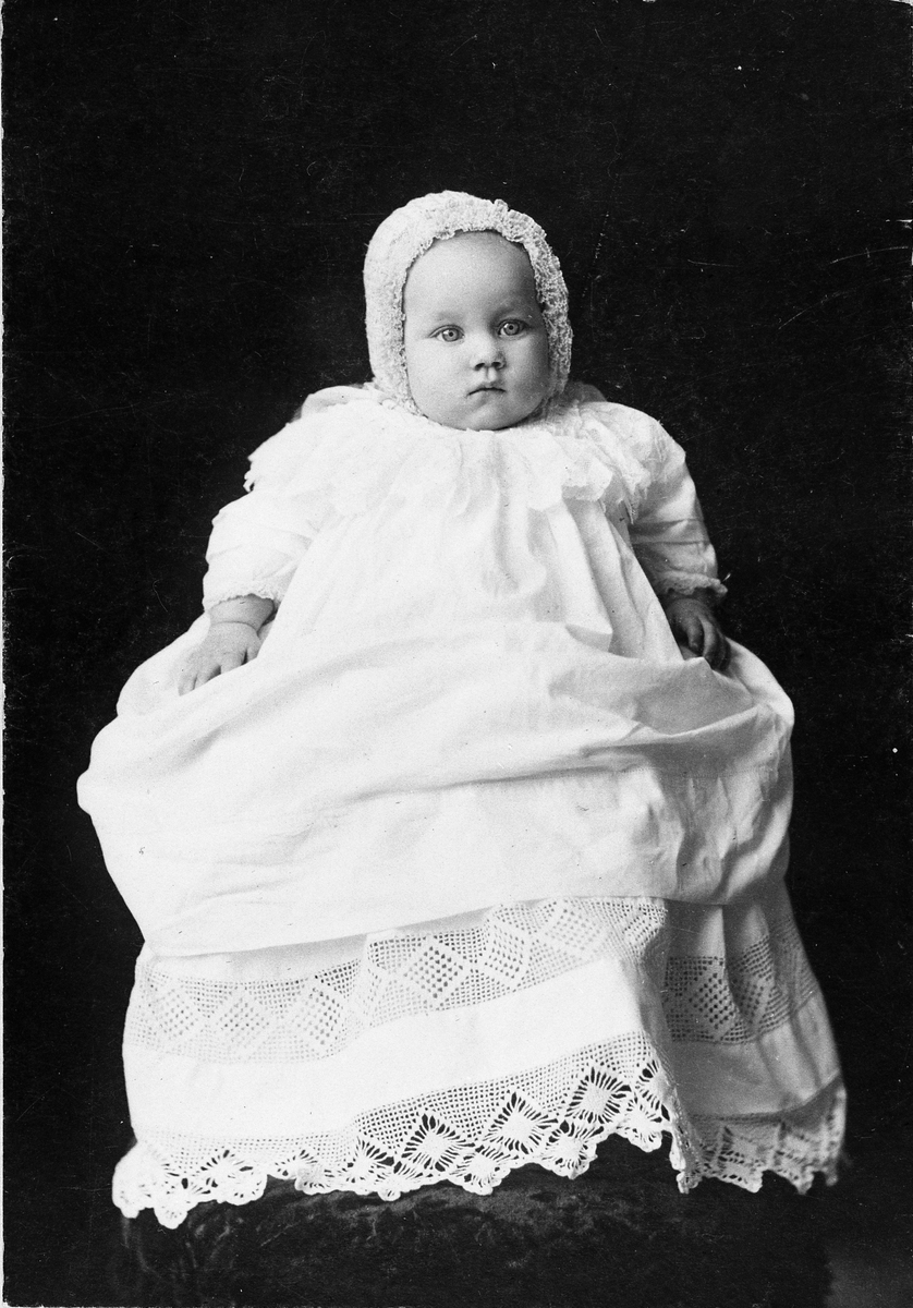 Dåpsbarn - Mina Thompson, født 1906