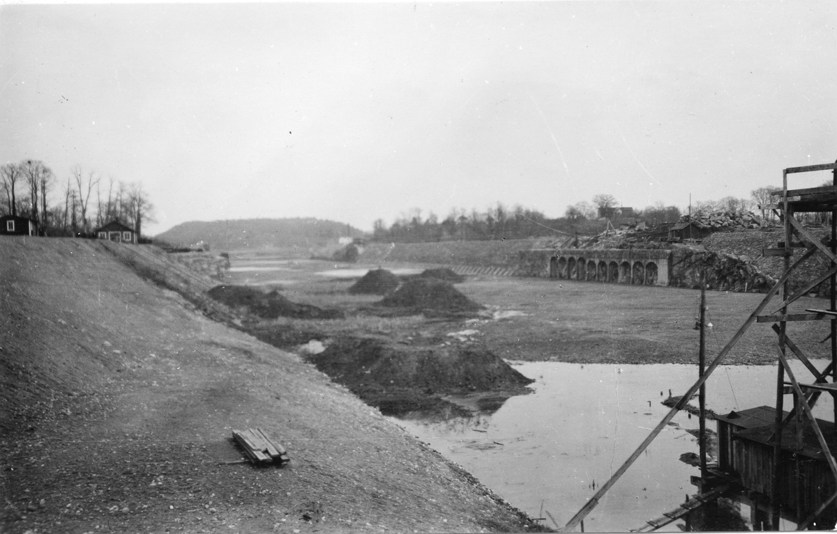 Blivande Hammarbyleden sedd från Skanstull, Stockholm 1925. I bakgrunden syns Henriksdalsberget och till höger skymtar Hammarby gård.