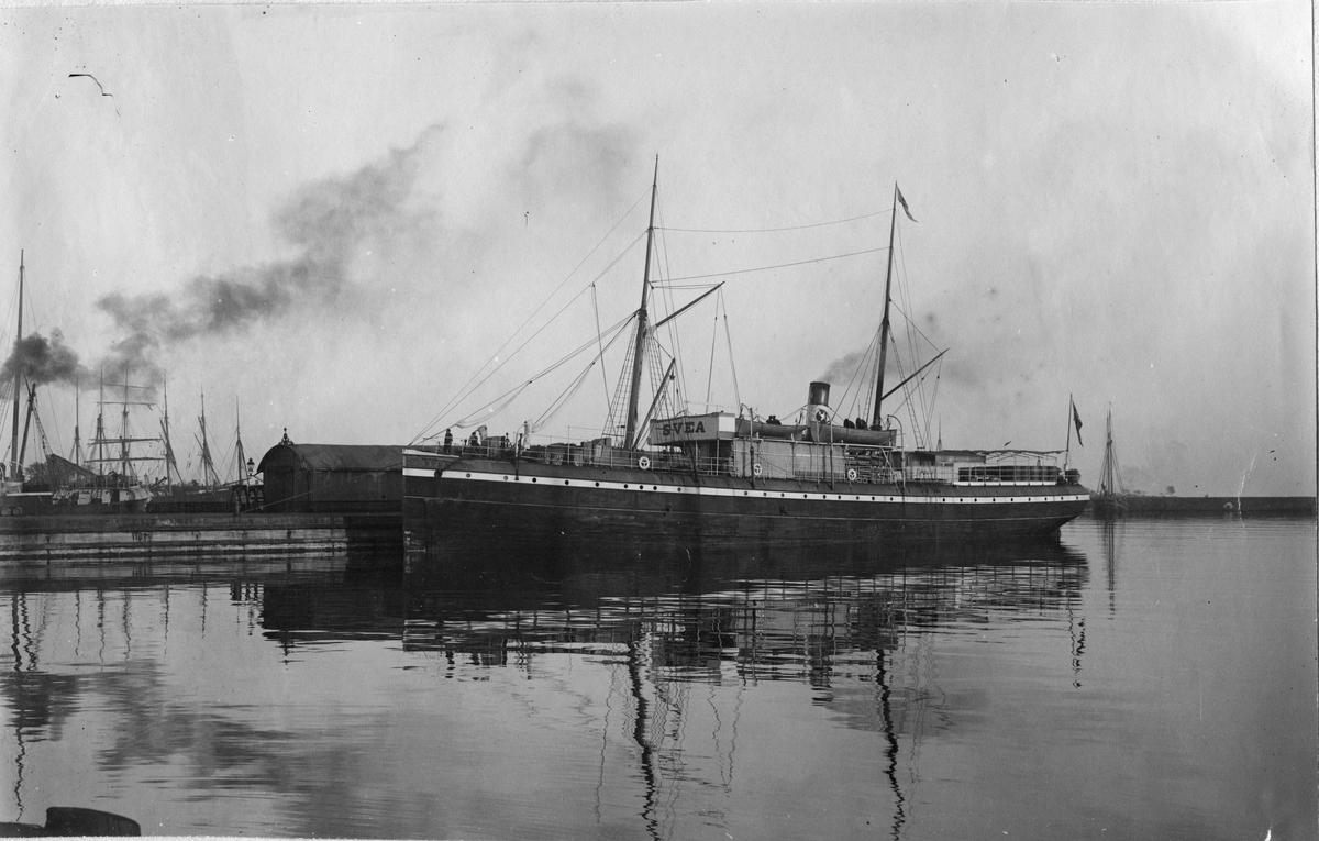 Ångfartyget "Svea" i Ystad hamn, 1905. Bild från tidskriften Hemmets bildmaterial.