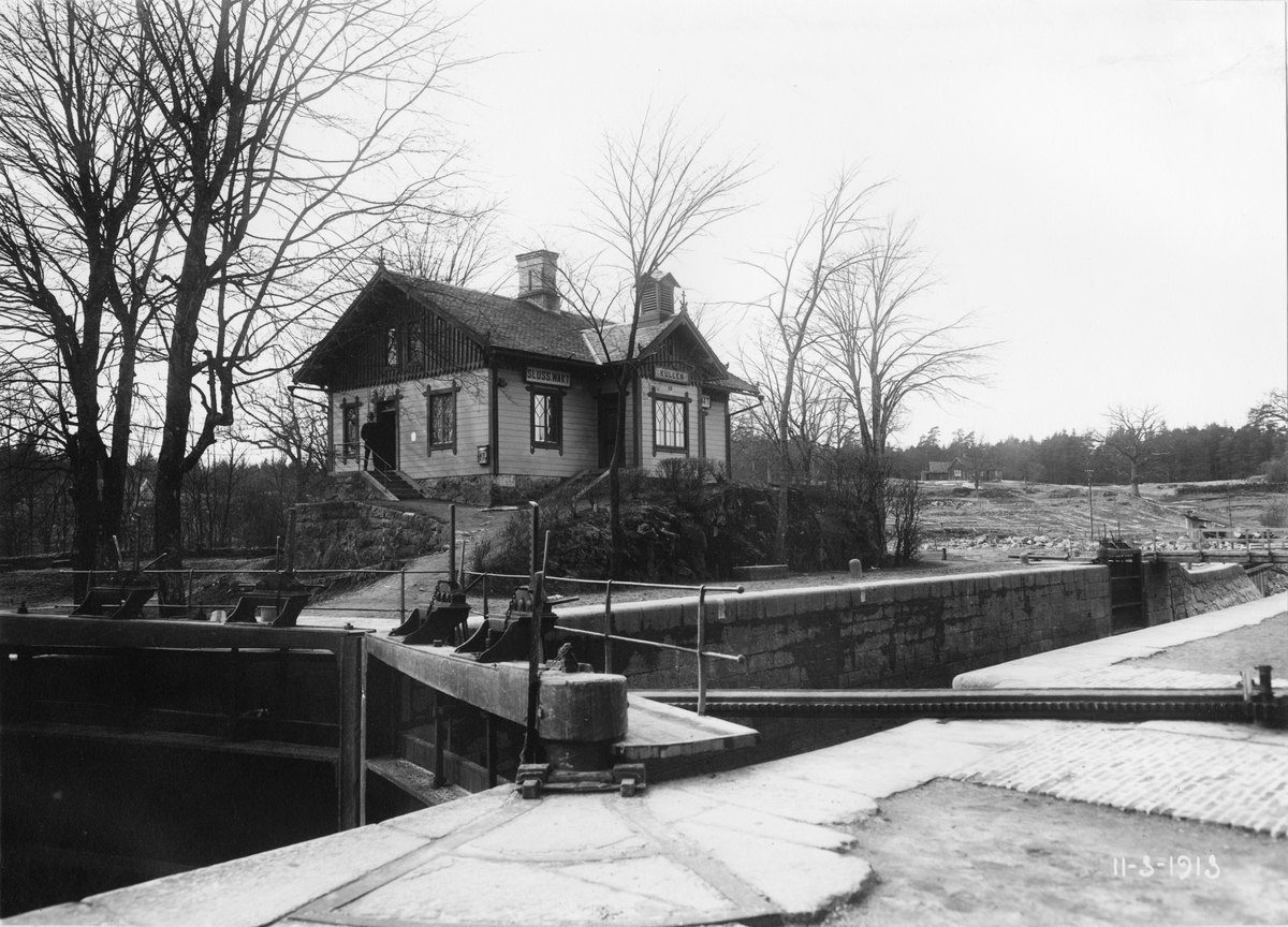 Ombyggnad av Trollhätte kanal, Trollhättan. Gamla slussen vid Brinkebergskulle med kontor och bostad för underingenjör.