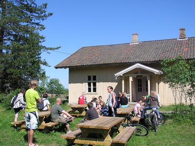 Elevbesøk, Skinnarbøl skolemuseum (Foto/Photo)