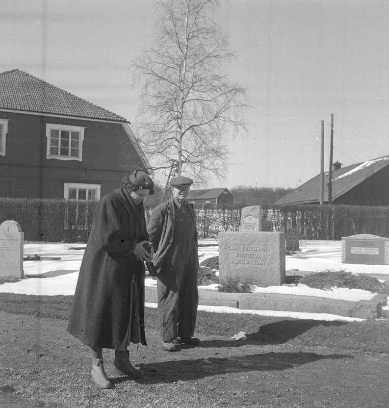 Sköllersta kyrka, Vranagraven. 1956. - Örebro läns museum / DigitaltMuseum