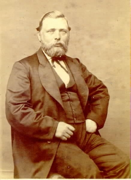 Folkskollärare Göransson. Troligen Johan August G, lärare i Hällestad och Trevattna.