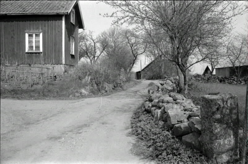 Bygatan vid Vårkumla kyrka.