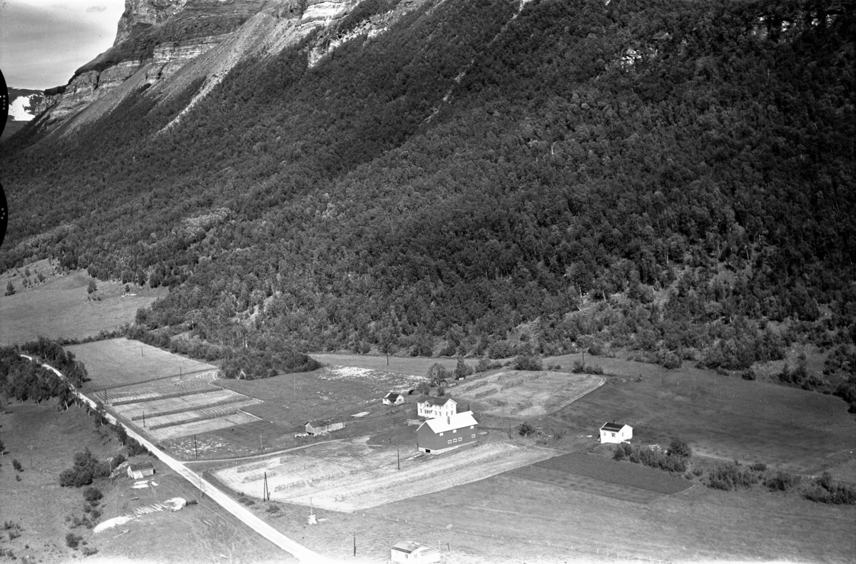 Flyfoto: Sørdalen, Lundgård i Bardu 1959