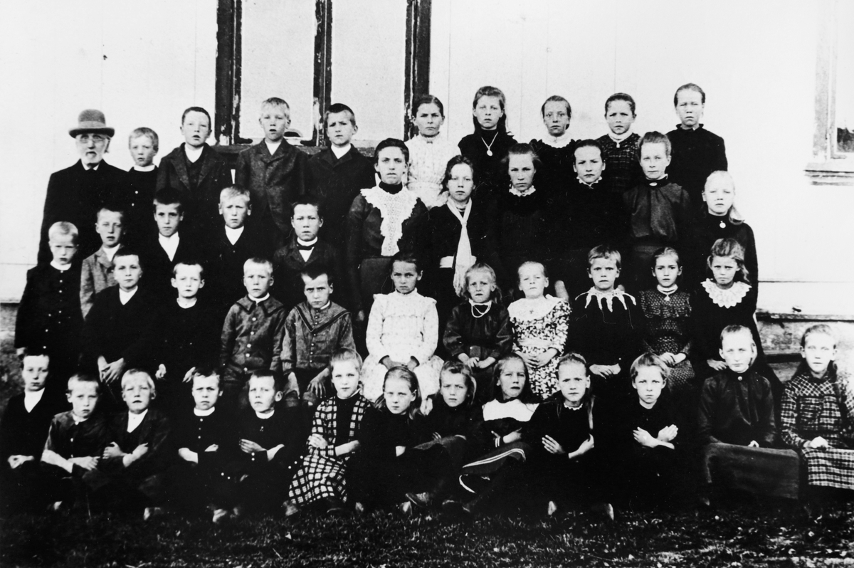 Skedsmo skole i Høland ca. 1900.