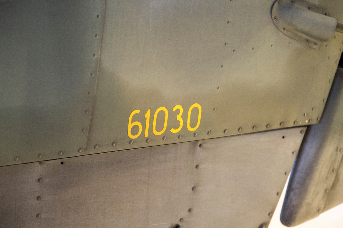 Skolflygplan SK 61A
Beagle B 125 Bulldog

Märkning: Under nosspetsen kodsiffra 30; på bakkroppen kronmärke och flottiljnummer 5; på fenan kodsiffra 30 och individnummer 61030.
