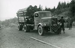 Tømmertransportering på FWD lastebil i perioden 1936-1950