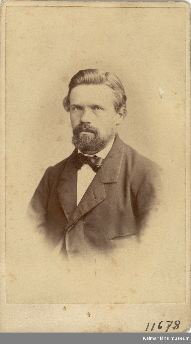 Porträtt av sjökapten Olaus Eriksson

Död 1887. Förde skonaren Aurora Australis.