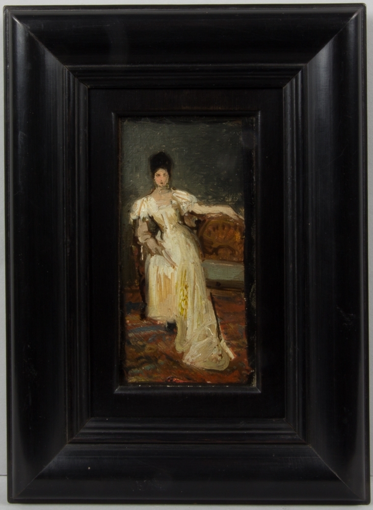 Porträttskiss föreställande Ellen Roosval. Hon sitter bakåtlutad i en soffa klädd i gulvit hellång klänning. I förgrunden orientalisk matta. Mycket skissartat utförande.