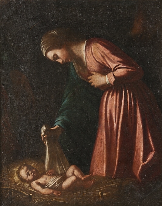 Maria synes i knäbild, nästan profil vänster, iklädd skär klänning, gulbrun turban och blågrön mantel över vänster arm och axel, lutad fram över barnet, som ligger på en halmbäck i tavlans nedre vänstra parti. Maria håller den högra armen tryckt mot bröstet, med den vänstra lyfter hon upp den vita duk, i vilken barnet delvis ligger insvept. Mörk bakgrund.