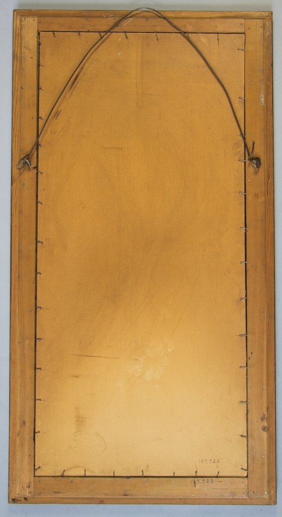Spegel, stående rektangulär av brunmålat trä, möjligen ek. Spegelglas. Kraftig ståltråd för upphängning.