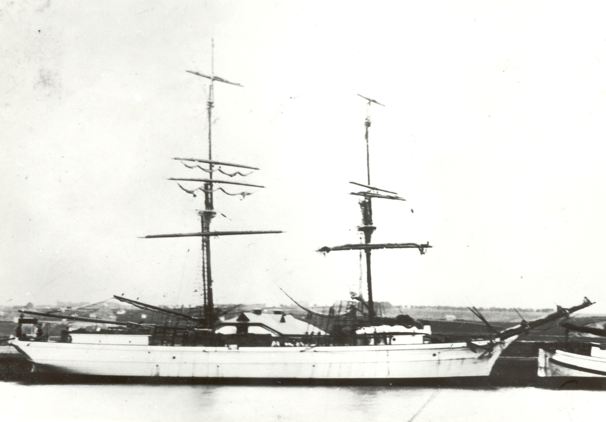 Briggen "Esmeralda" byggdes i Kalmar 1873 och var landets och Nordens näst sista kofferdibrigg.