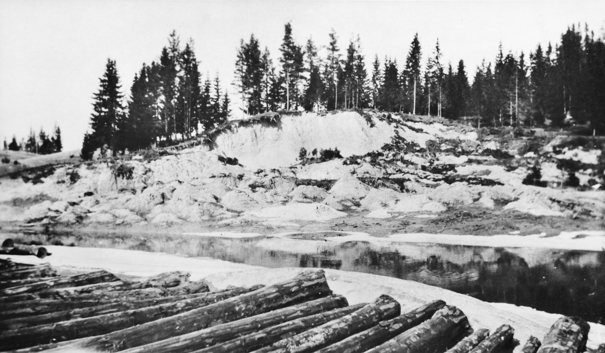 Jordras i 1924 ved Fossdammen nær Fossåens utløp i Glomma.