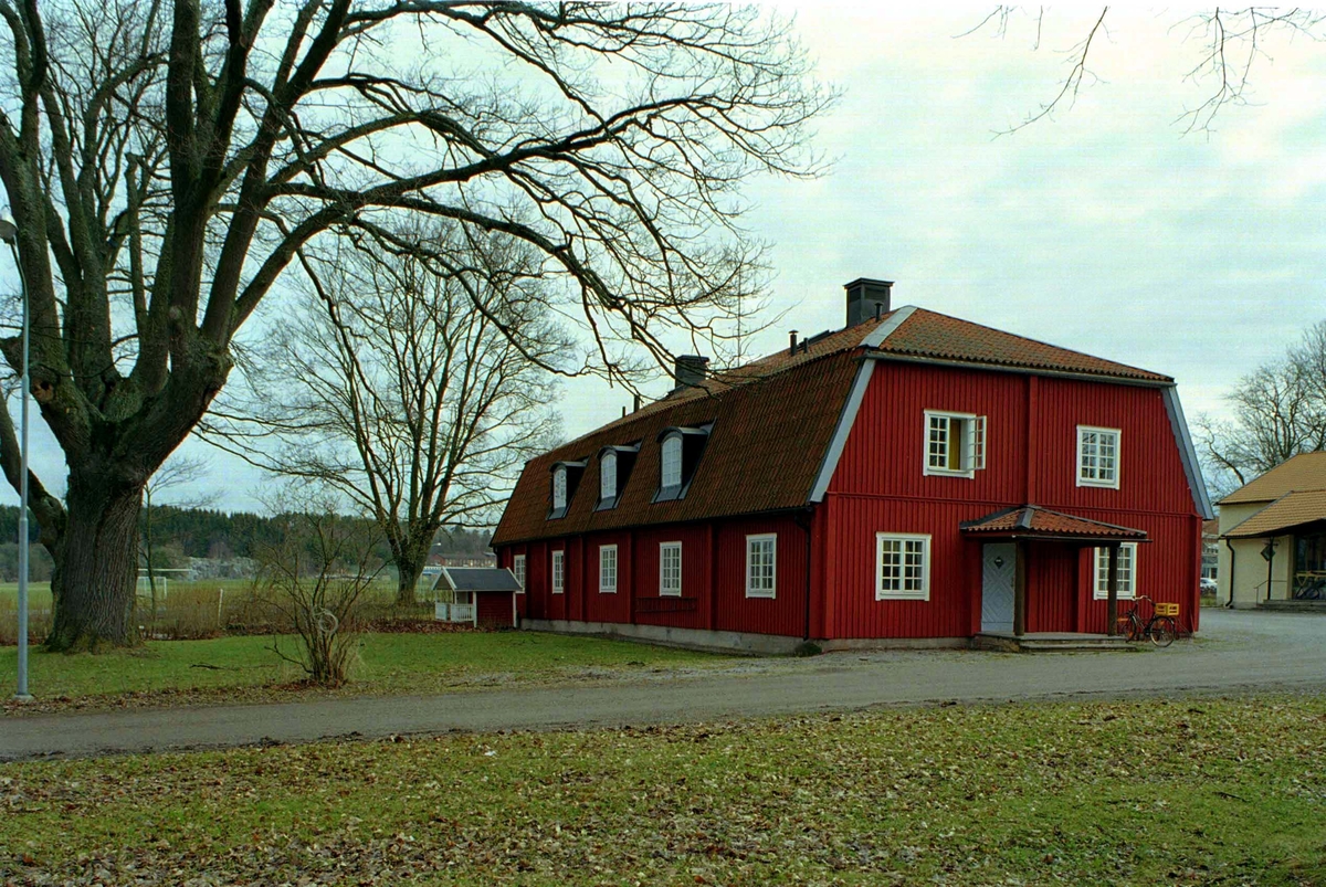 Före detta poststationen Svartsjö på Färingsö i Mälaren, 1999.