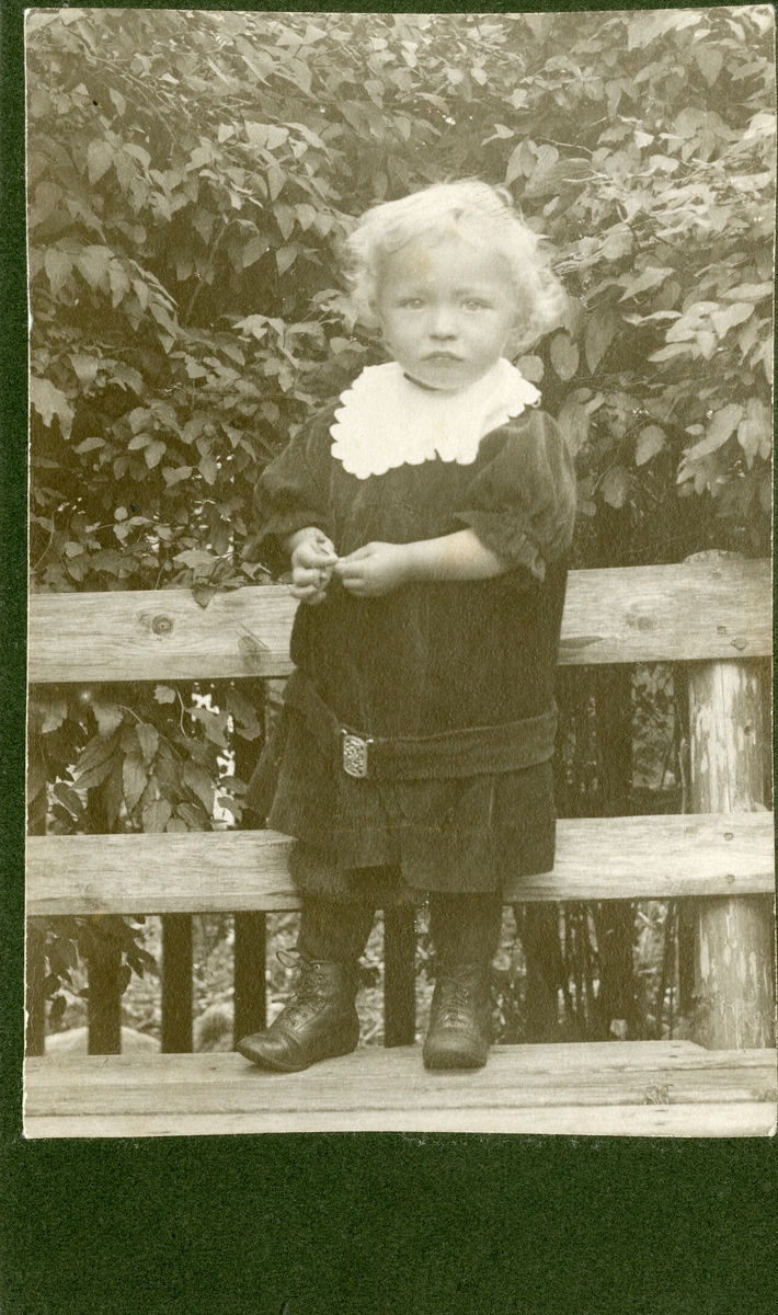 Barnebilde av Arne O. Fønhus, ca. 3 år gammel.
