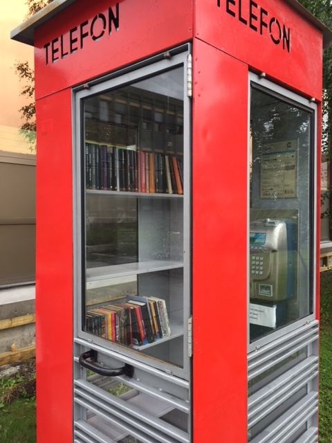 Telephone box in Bardu - Telenor Kulturarv / DigitaltMuseum