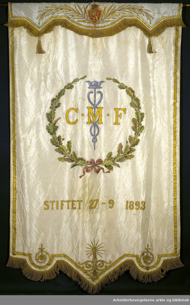 Christiania manufakturbetjentes forening.Stiftet 27. september 1893..Bakside..Fanetekst: C M F.Stiftet 27 - 9 1893..